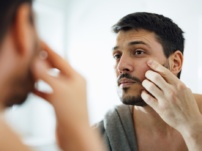 تاثیر استرس بر مشکلات پوستی و راهکارهای مقابله با آن