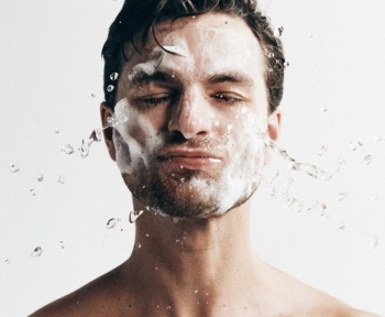 چگونه با تغییر فصل‌ها، روتین مراقبت از پوست را تنظیم کنیم؟